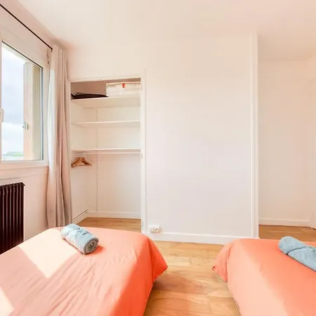 8 Personnes à Saint-denis Appartement *