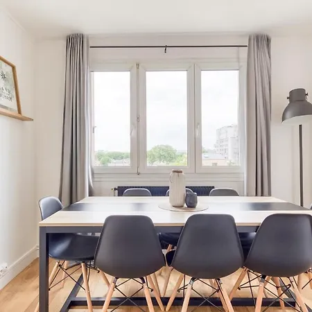 8 Personnes à Saint-denis Saint-Denis (Seine-Saint-Denis)